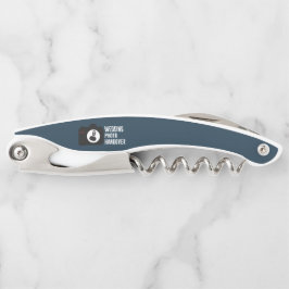 Abertura da garrafa de vinho de Pele de Foto de Ca