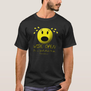 Abra largamente a camiseta da obscuridade da