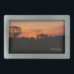 Acacia Sunset<br><div class="desc">Acacia Sunset Photo impressões, cartas e presentes mostram uma bela fotografia de um pôr do sol atordoante atrás de uma toalha abacácia abanada na savana africana tirada por Kurt Keller com uma câmera de 35 mm em Botswana enquanto estava em um safari africano. Esta foto maravilhosa do pôr do sol...</div>