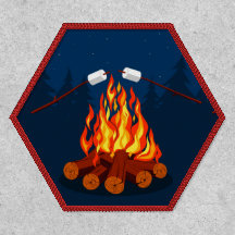 Acampamento Fogueira Assando Marshmallows
