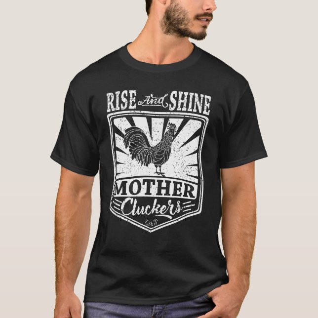 Acorde e Brilhe Mãe Cluckers  Camiseta de Frango (Frente)