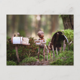 Acorn elf lendo cartão postal - cartão postal