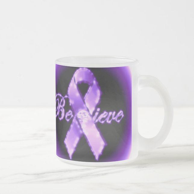 Acredite a caneca roxa da consciência da fita (Direita)