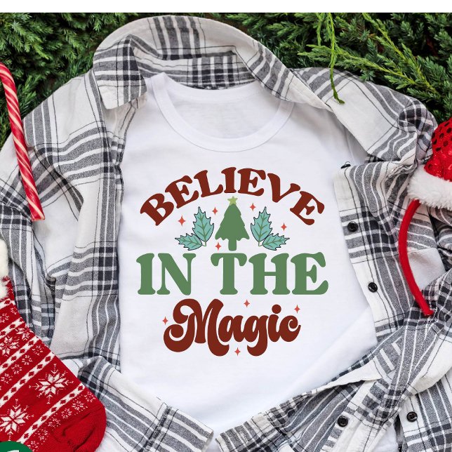 Acredite nas mágicas Férias de Natal (Believe in the magic Retro Christmas Holidays T-Shirt)
