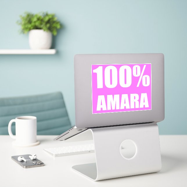 Adesivo 100% do nome Amara (Laptop na mesa)