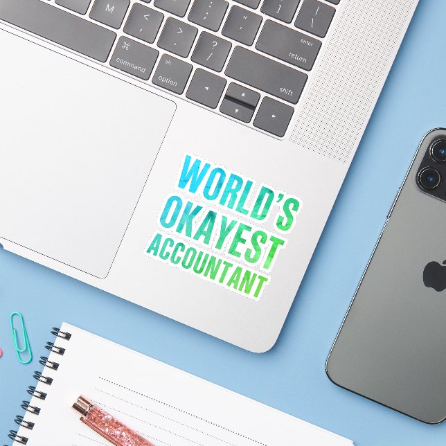 Adesivo Accountant World's Okayest Novelty (Notebook com iPhone)