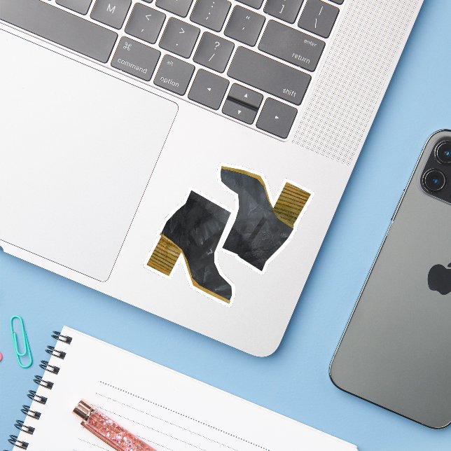 Adesivo Botas pretas (Notebook com iPhone)