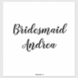 Adesivo Bridesmaid de Casamento 2023 Nome Personalizado Si<br><div class="desc">Um adesivo simples e legal da madrinha em fundo preto e branco com modelo de texto para nome personalizado. Você pode mudar os textos,  e mudar as cores também!</div>