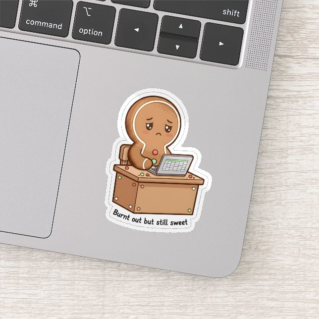 Adesivo Burnt Out But Still Sweet" Gingerbread Laptop (Detalhe)