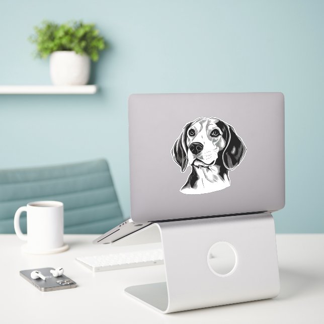 Adesivo Cachorro de Beagle Personalizado Preto e Branco (Laptop na mesa)