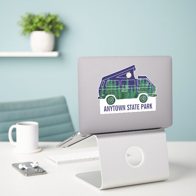 Adesivo Camper Van com Gráfico de Texto Personalizado de T (Laptop na mesa)