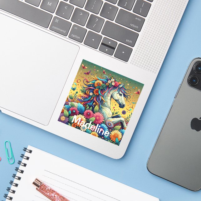 Adesivo Cavalo Whimsical bonito em Flores Coloridas (Notebook com iPhone)