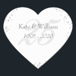 Adesivo Coração 25 Casamento Aniversário Silver Stardust Confetti<br><div class="desc">25 ANIVERSARY SILVER STARDUST CONFETTI CELEBRATION HEART STICKERS. Beleza personalizada com seus nomes e datas em prata falsa sobre um delicado 25 (ou inicial monograma) em um delicado fundo de poeira prateada. Use para comemorações de aniversário ou mais. Projetado por Piglet © Pura em www.zazzle.com/purepiglet*.</div>