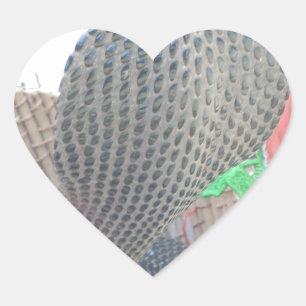 Adesivo Coração Cobra em uma cesta pronta para cuspir fogo