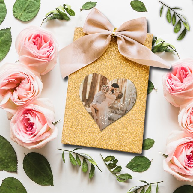 Adesivo Coração Foto de casamento (Small 1-1/2" heart-shaped photo sticker.)