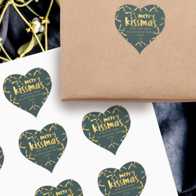 Adesivo Coração Gold Mistletooon Christmas Heart Sticker (Add your family name and date to these green and faux gold foil Merry Kissmas stickers)