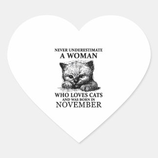 Adesivo Coração Nunca Subestime Que Uma Mulher Que Ama Gatos Era B