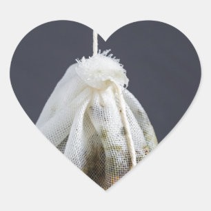 Adesivo Coração O saco de chá está pendurado numa xícara