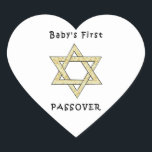 Adesivo Coração Primeira Passagem do Bebê<br><div class="desc">Celebre a primeira passagem do bebê com a estrela judia e presentes matzoh para as festas de judeus e roupa para bebê para o seder.</div>