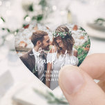 Adesivo Coração Simples Script Moderno e Casamento de Fotos Obriga<br><div class="desc">Adicione um toque elegante personalizado ao casamento, graças a seus cartões e favoritos para festas de recepção com autocolantes personalizados em forma de foto / selos de envelope. O quadro e toda a redação desta modelo são simples de personalizar. "Obrigado" pode ser mudado para amar & obrigados, bem-vindo, as iniciais...</div>