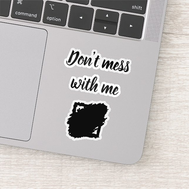 Adesivo Custom-Cut Vinyl Sticker – “Don’t Mess With Me” (Detalhe)