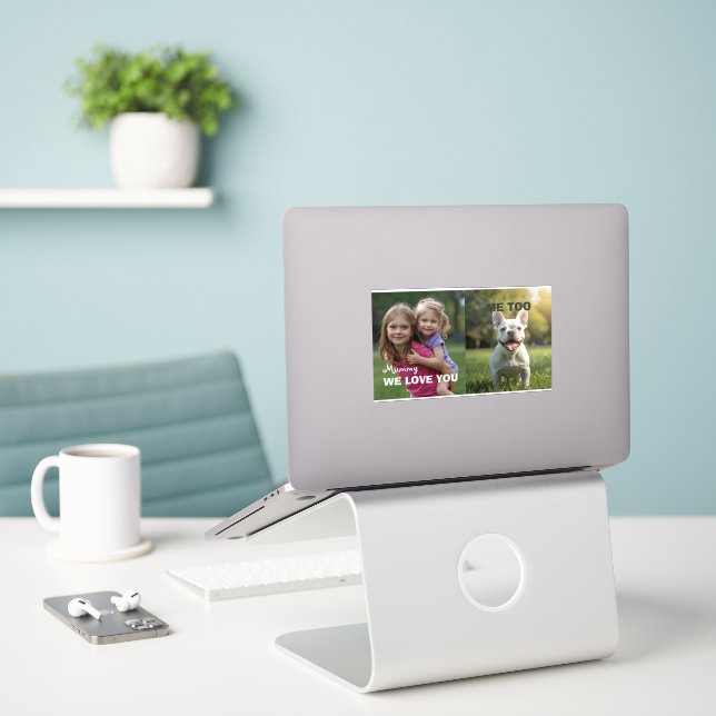 Adesivo Customized with 2 and text (Laptop na mesa)