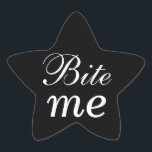 Adesivo Estrela Black and White Star Bite Me Sticker<br><div class="desc">Esse adesivo super fofo "me morda",  faz um acessório de excelente para qualquer aperitivo,  sobremesa ou favor de comida. Basta colocar dois adesivos na ponta de uma palheta de dentes e decorar suas comidas de dedos.</div>