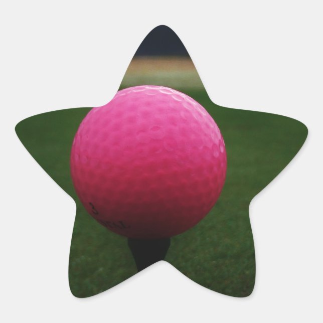 Adesivo Estrela Bola de Golfe Rosa em campo de golfe na montanha (Frente)