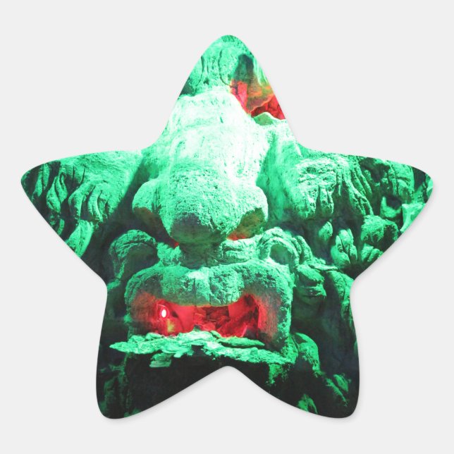 Adesivo Estrela Cara Assustadora Mascarada na Rocha (Frente)