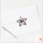 Adesivo Estrela Rosas de Borgonha, Pinheiro, Holly Christmas Flora<br><div class="desc">Um padrão floral impressionante de aquarela natalícia de belos rosas pintados à mão,  verde de pinheiros,  folhas verdes e brancas,  e cobrir de bagas ocas,  bonitos,  disponíveis em várias formas. Perfeito para adicionar um toque final a presentes envoltos,  anexar um cartão-presente ou fechar um envelope.</div>