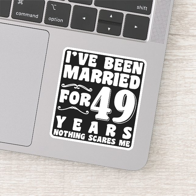 Adesivo Eu Sou Casado Há 49 Anos Casal Compatível (Detalhe)