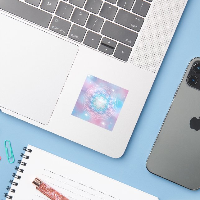 Adesivo Floração Celestial – Geometria Sagrada (Notebook com iPhone)