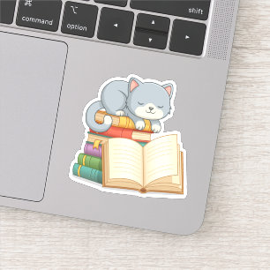 Adesivo Gato Fofo em cima de uma Pilha de Livros