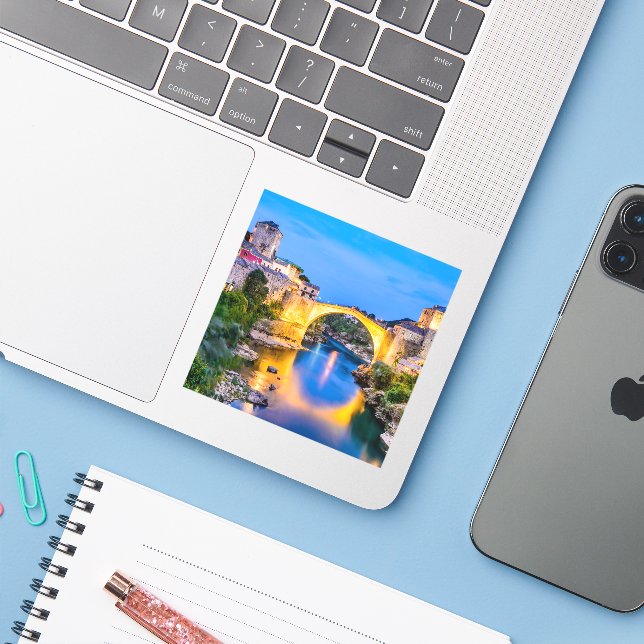 Adesivo Mostar da Bósnia-Herzegovina (Notebook com iPhone)