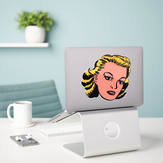 Adesivo Mulher loira retrô (Laptop na mesa)