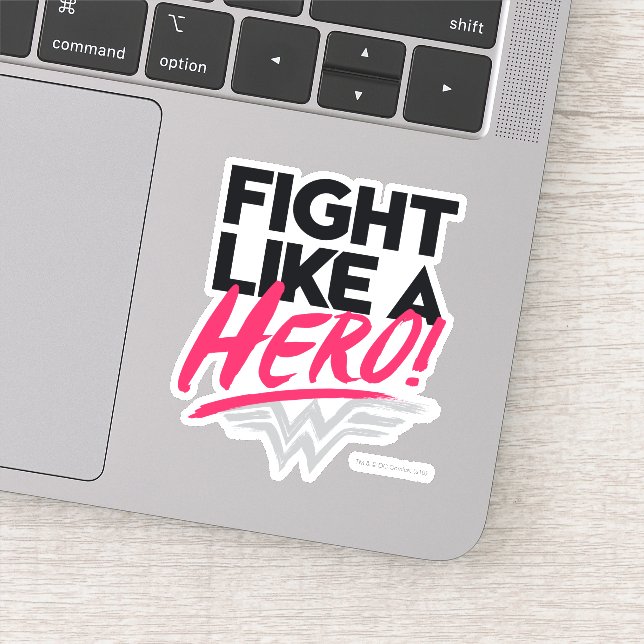 Adesivo Mulher Maravilha - Lute Como Um Herói (Detalhe)