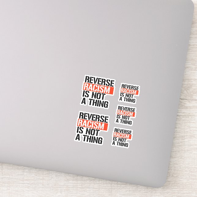 Adesivo O racismo inverso não é uma coisa (Detalhe)