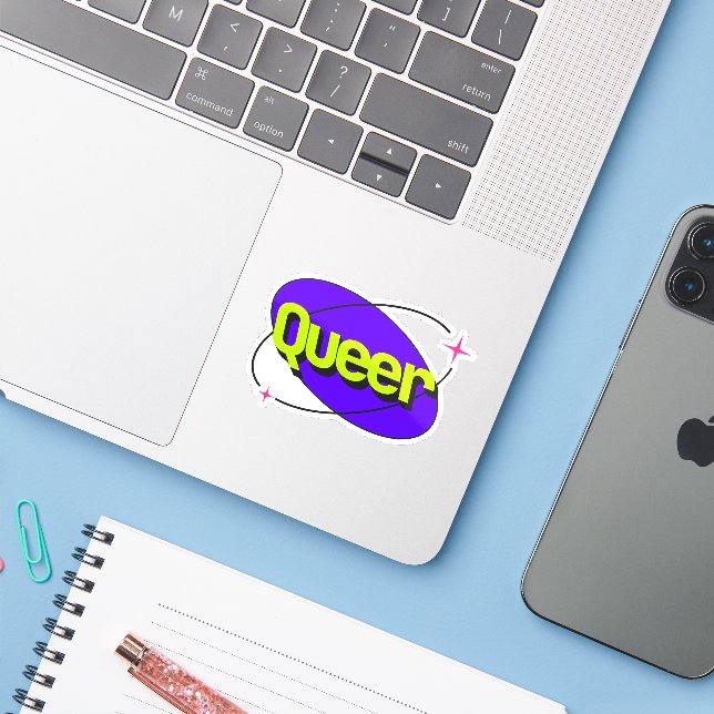 Adesivo Orgulho Queer Y2K (Notebook com iPhone)