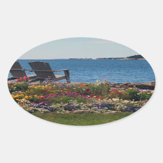 Adesivo Oval Adirondack Chairs ao longo da costa no leste de Bo