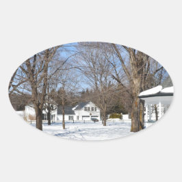 Adesivo Oval Cidade típica de Vermont no inverno
