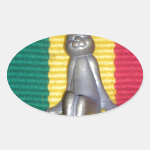 Adesivo Oval Coelho - Coelho em Cores Rasta: Um Toque Groovy