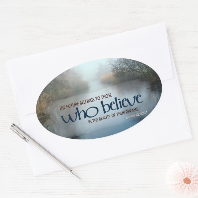 Adesivo Oval Eleanor Roosevelt, citação inspiracional "O futuro (Envelope)