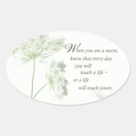 Adesivo Oval Enfermeira toca vida com flores selvagens