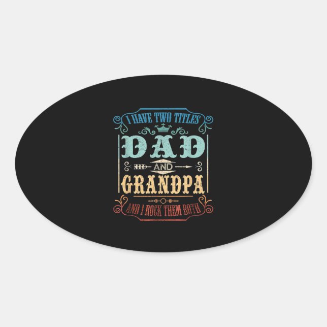 Adesivo Oval Eu tenho dois Pais de títulos e vovô (Frente)