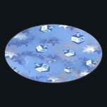 Adesivo Oval Feliz Hanukkah Falling Star e Dreidels<br><div class="desc">Você está vendo a coleção de Design Lee Hiller. Roupa,  Ofertas e Coleções Lee Hiller Fotografia ou Coleção de Arte Digital. Você pode ver sua fotografia da Nature em http://HikeOurPlanet.com/ e seguir seu blog de caminhada no Hot Primavera National Park.</div>