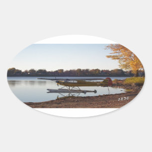 Adesivo Oval Hidroavião pelo lago