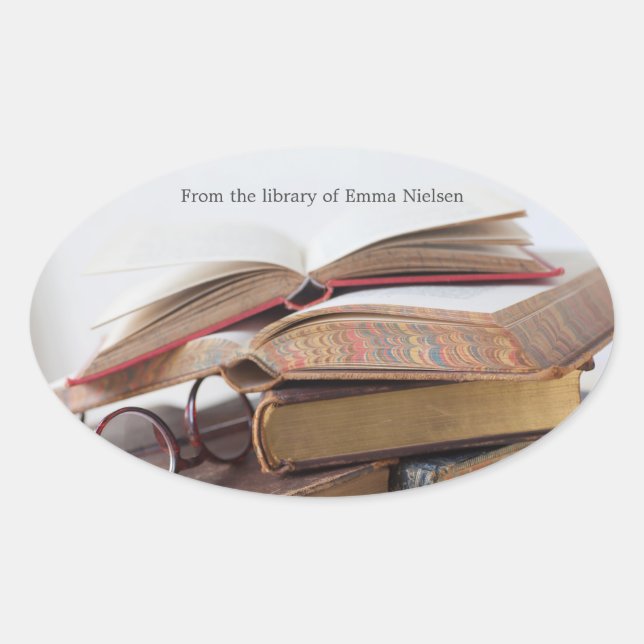 Adesivo Oval Livros antigos com óculos (Frente)