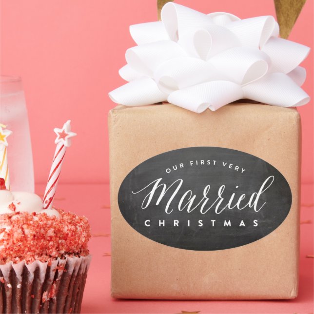 Adesivo Oval Nosso Primeiro Natal Muito Casado Sr. & Sra. Weddi (Festa)