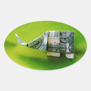 Adesivo Oval Origami de lei de dólar Elefante em fundo verde