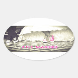 Adesivo Oval Recem casados branco preto-branco-branco